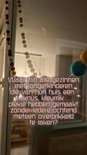 Welkom in ons kneuterig huis🥰

Wij zijn Charlie, Bas, peuter Lilly, buikbaby 'frietje' en hondje Annabelle. En dit is ons knusse woning in Midden Limburg. Een huis met veel handgemaakt, heerlijk warme kleuren, gezellige hoekjes en nu eindelijk ook allerlei moois aan de muren. 

Een ding was héél duidelijk toen we 3 jaar geleden op zoek waren naar een nieuw huis. Hoe de buitenkant eruitzag boeide niet, het ging om wat er van binnen zou gebeuren!
Het heeft eventjes geduurd maar in de stilte van de vroege ochtend en na een paar weken aanmodderen met allerlei plannen, viel het mij vanochtend op dat ook onze benedenverdieping helemaal knus en gezellig is geworden. Wat is dit fijn!

Stel jij jezelf hieronder voor? En hoe zou jij jouw huis omschrijven?