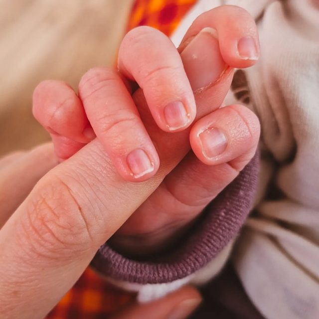 Welcome Oscar✨️

Vorige maand werd onze zoon Oscar geboren. We wisten niet dat weer nog meer konden genieten van ons gezin, maar het tegendeel is bewezen🥰

Een heerlijk mannetje, met weer een koppie vol haar🤭 Wat een rijkdom♥️