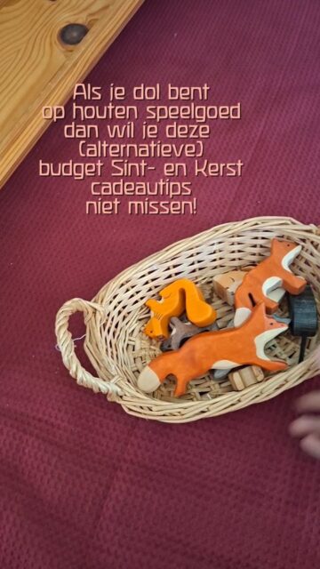 Ouders, jullie weten dit wellicht😉 Maar deze post is speciaal om door te sturen naar familie en vrienden die nog niet zoveel van houten speelgoed afweten😊

🌈 Vinted, Marktplaats en Facebook groepen zijn je beste vrienden. Met tweedehands speelgoed wordt even uitgebreid gespeeldnals met nieuw speelgoed!
🌈  Niet al het speelgoed van hout is gelijk aan elkaar. Als het speelgoed maar 1 functie heeft (een houten puzzel bijvoorbeeld), kun je misschien even met de ouders overleggen of het wel zo gewenst is.
🌈 Kijk even goed of het verf dat gebruikt is wel zo handig is voor kinderen die alles in hun mond stoppen. Is het speelgoed geverfd met verf dat een beetje "glimt"? Misschien beter even laten liggen.
🌈 Je kunt NOOIT te veel blokken, ballen, dieren en popjes cadeau geven! 
🌈 Geef speelgoed cadeau is fijne dozen en manden waar het in bewaard kan worden (en waar ook nog eens mee gespeeld kan worden).
🌈 Wil je nieuw kopen? Koop dan lokaal. Haast iedere stad heeft een mooie speelgoedwinkel met merken zoals @grimmswoodentoys, @joguines_grapat en @holztigergermany.

Heel veel shopplezier! En vergeet niet dat vrijwel alle Black Friday deals marketingstunts zijn die helemaal niet zoveel korting geven als je denkt😘