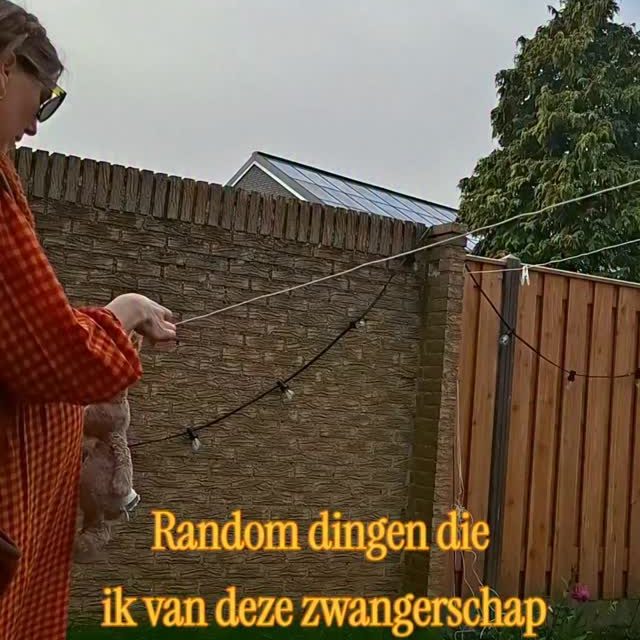 Zo dankbaar om weer een kindje te mogen dragen! Maar mijn lichaam heeft het zwaar🥲

Dit ga ik sowieso nierlt missen!
🙃 Maagzuur... Liters maagzuur.
🙃 Bekkenpijn... Wie verzint zoiets.
🙃 Rusteloze benen... Zo erg dat ik iedere avond om 8 uur naar bed ga.
🙃 Vervolgens iedere 2 uur uit bed... Om te eten of naar de wc te gaan.
🙃 Overdag niet langer dan 20 min kunnen dutten... Terwijl ik nu nog ruimte heb om 1.5 uur plat te gaan.

Gelukkig heb ik nog maar even te gaan!

Wat miste jij als kiespijn na je zwangerschap?