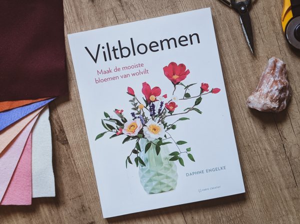 Viltbloemen maken DIY recensie Viltbloemist boek Recensie Daphne
